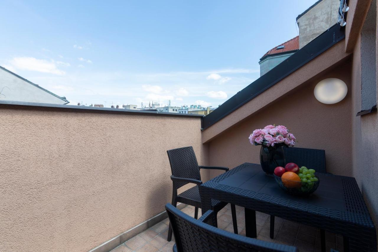 Bohemian Dreams Apartments And Suites By Dwellfort Prague Luaran gambar