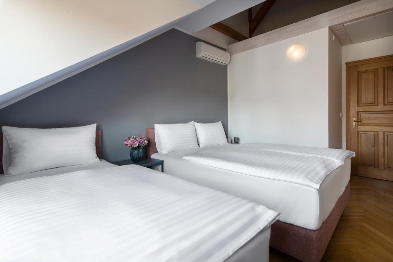 Bohemian Dreams Apartments And Suites By Dwellfort Prague Luaran gambar