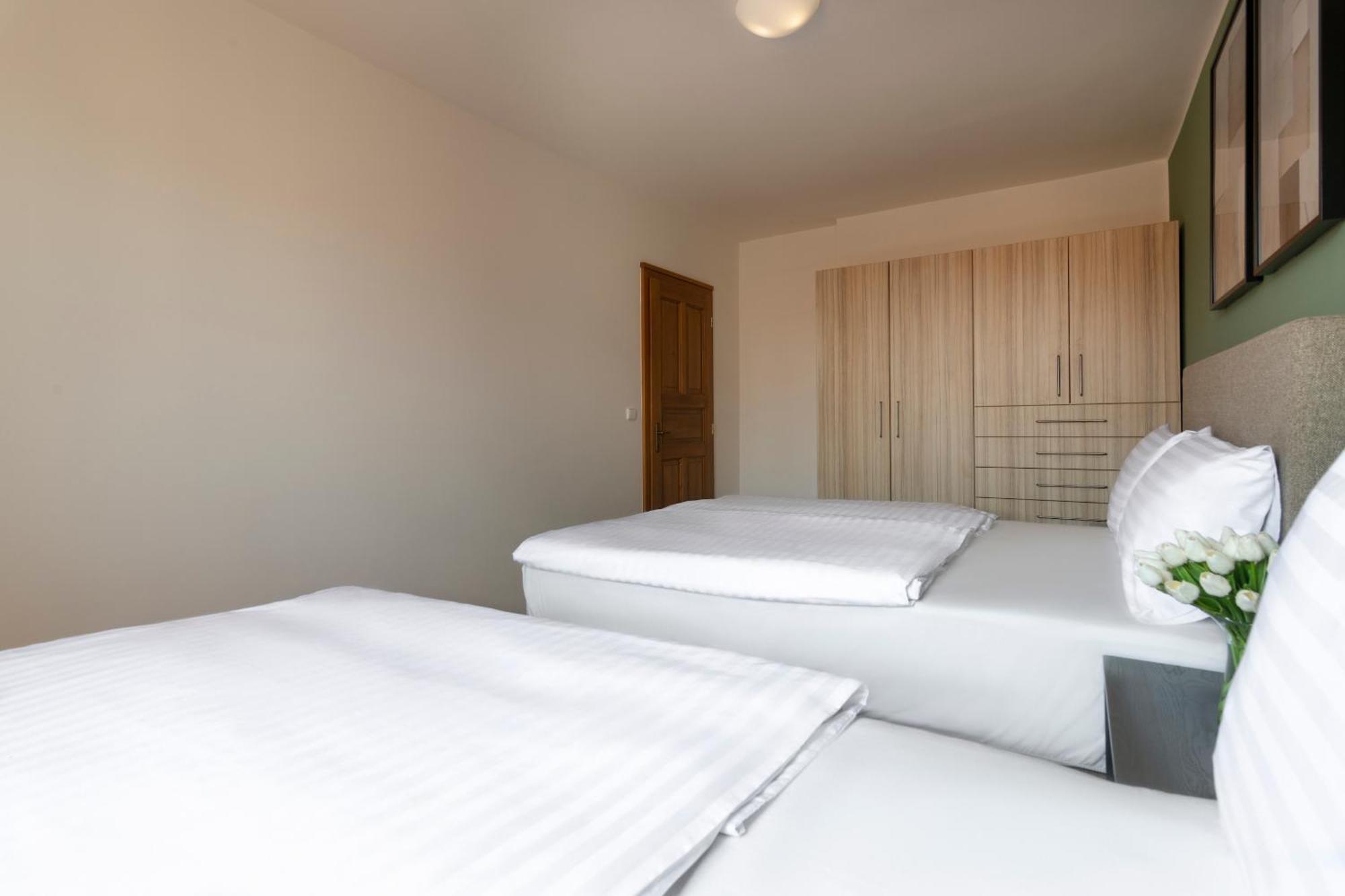 Bohemian Dreams Apartments And Suites By Dwellfort Prague Bilik gambar