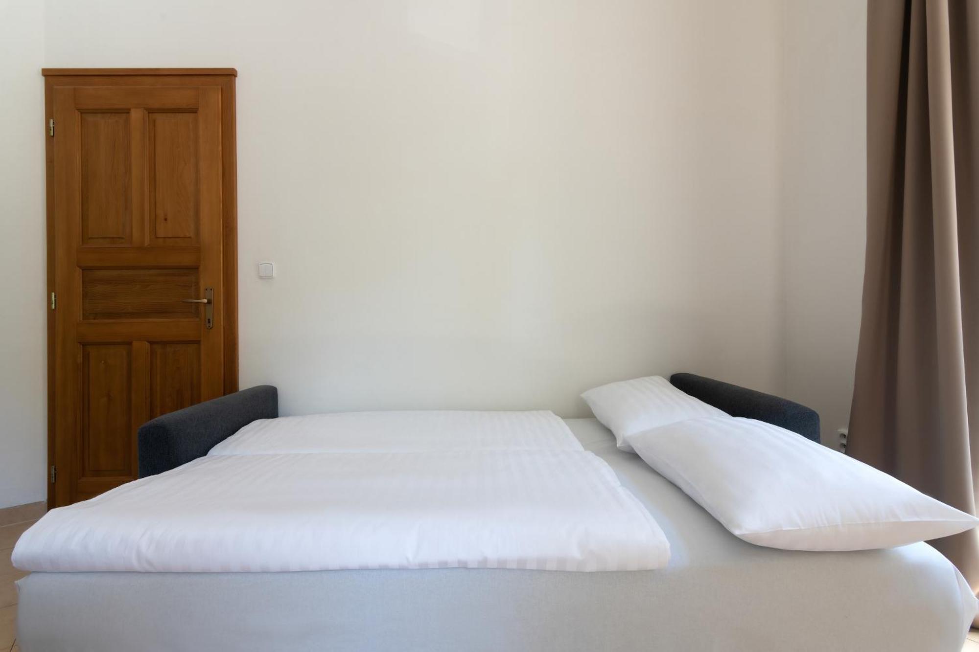 Bohemian Dreams Apartments And Suites By Dwellfort Prague Bilik gambar