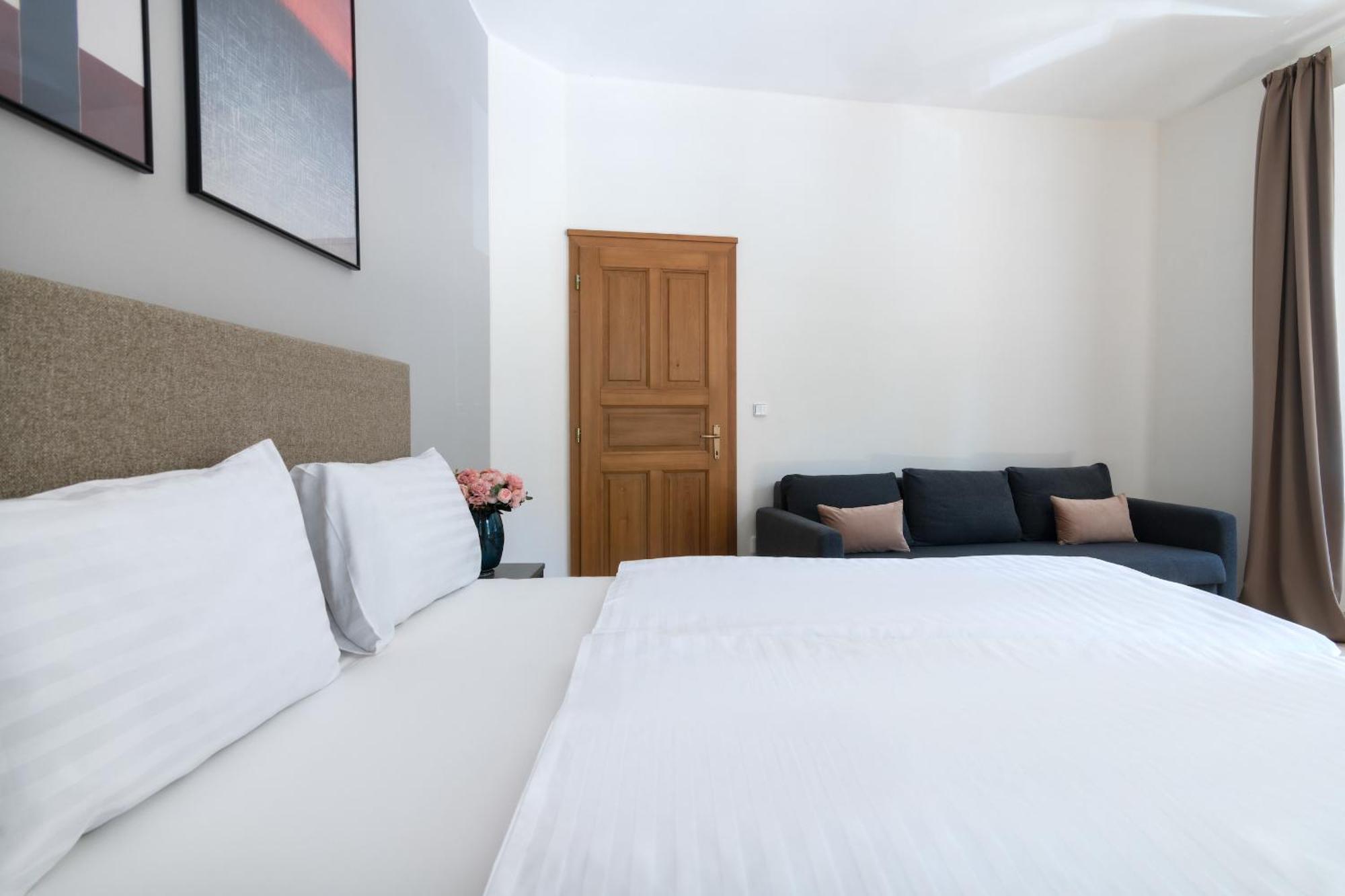 Bohemian Dreams Apartments And Suites By Dwellfort Prague Bilik gambar