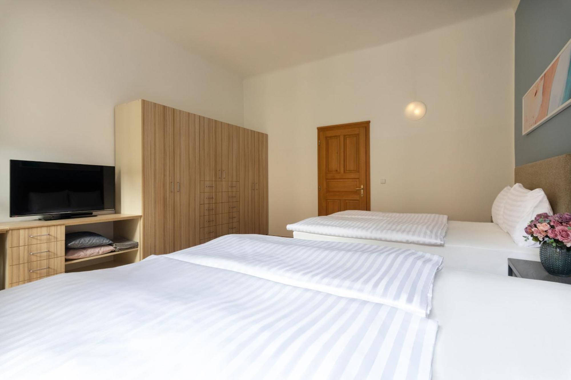 Bohemian Dreams Apartments And Suites By Dwellfort Prague Bilik gambar