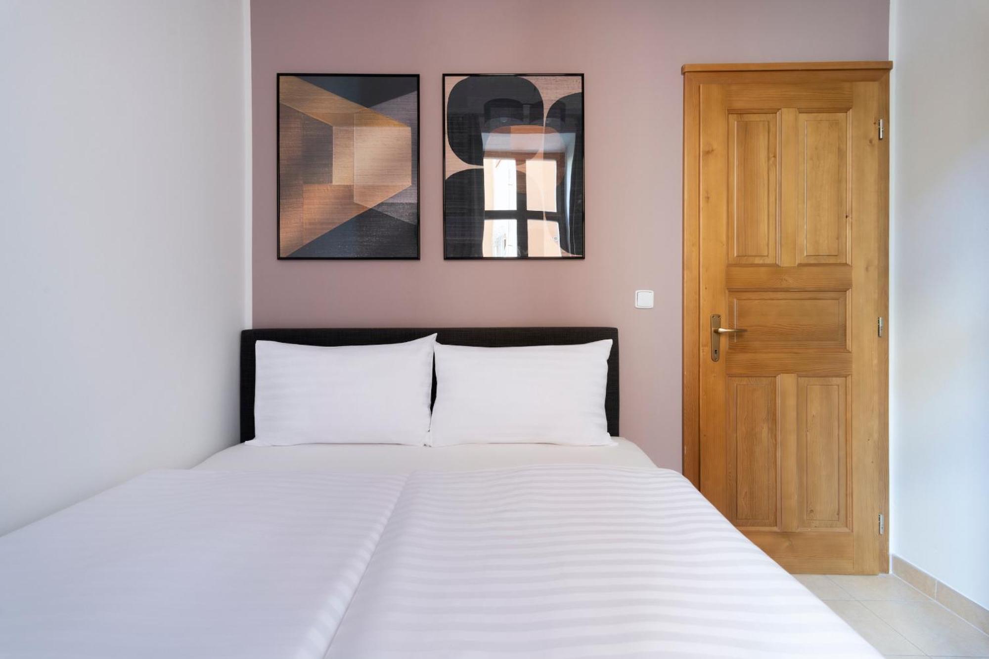 Bohemian Dreams Apartments And Suites By Dwellfort Prague Bilik gambar