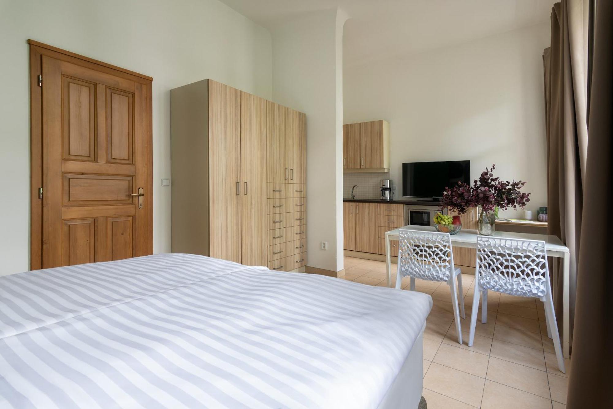 Bohemian Dreams Apartments And Suites By Dwellfort Prague Bilik gambar