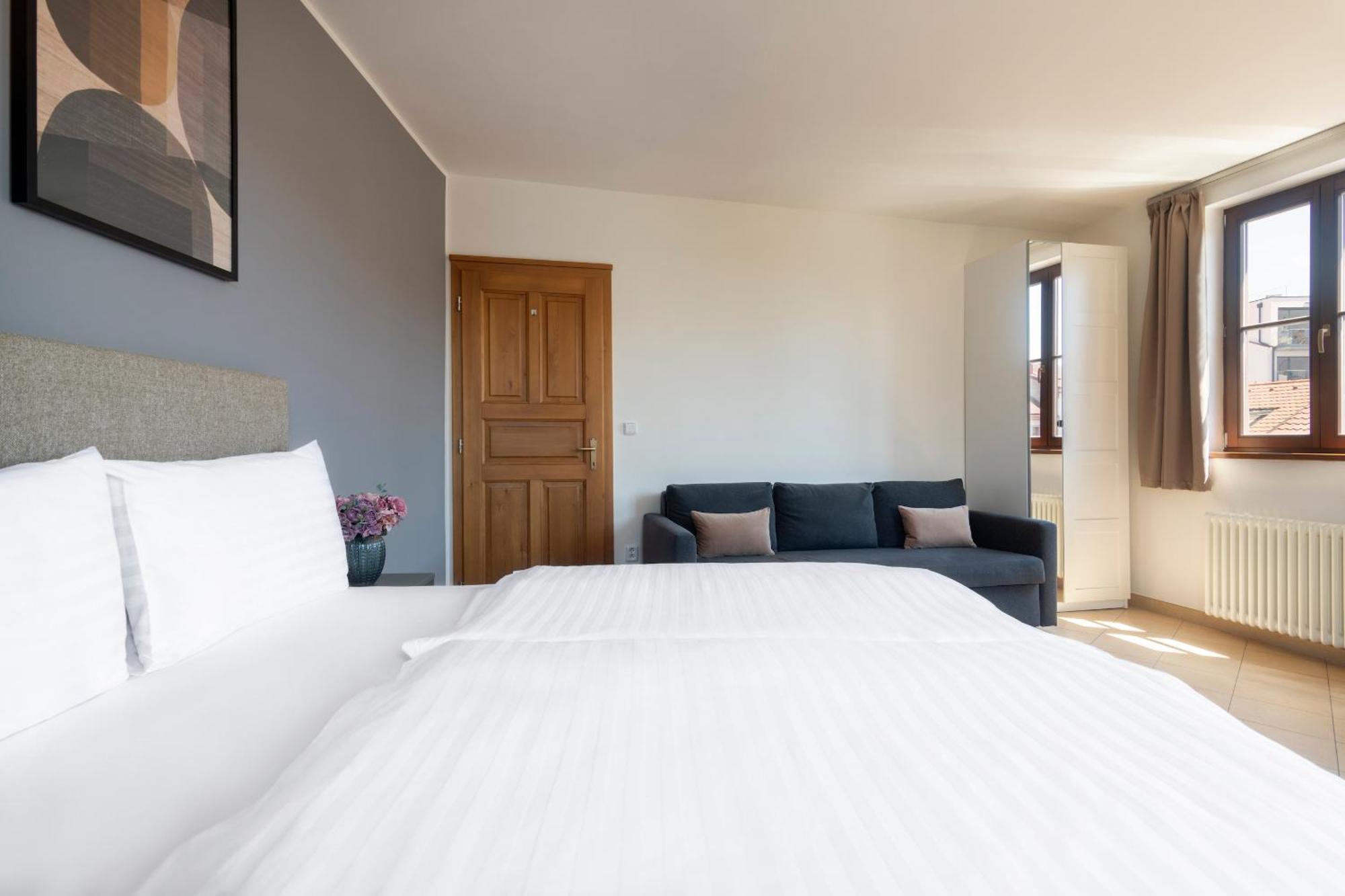 Bohemian Dreams Apartments And Suites By Dwellfort Prague Bilik gambar